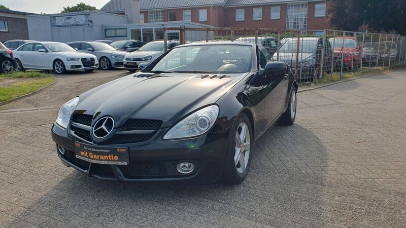 Schwarz Gebraucht 2010 Mercedes SLK300 Cabrio | 15.495 € (Fairer Preis) - Bild 1/4