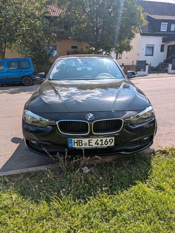 Schwarz Gebraucht 2016 BMW 320 Limousine | 14.500 € (Superpreis) - Bild 1/4