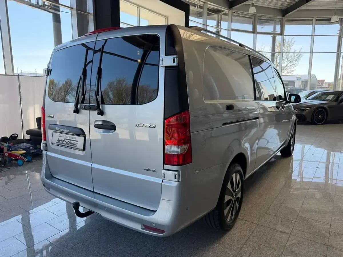 Gebraucht Mercedes Vito 190 PS (139 kW) 2026 Hightechsilber metallic Van