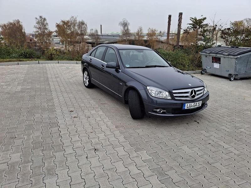 Grau Gebraucht 2009 Mercedes 200 Limousine | 9.300 € (Fairer Preis) - Bild 1/4