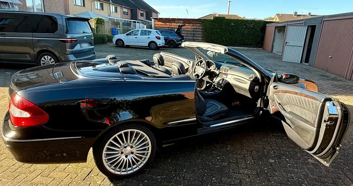 Gebraucht Mercedes CLK200 Elegance 163 PS (119 kW) 2007 Schwarz Cabrio