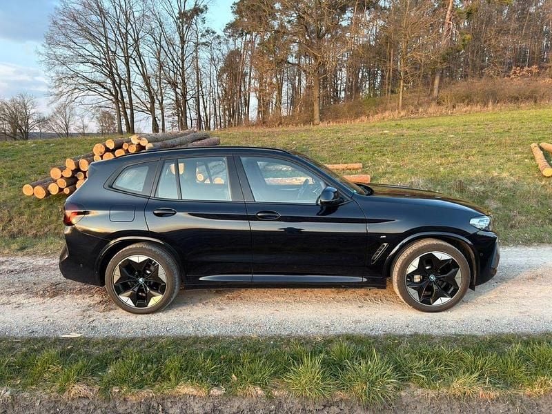 Gebraucht BMW iX3 Sport Line 210 kW (286 PS) 2022 Schwarz SUV