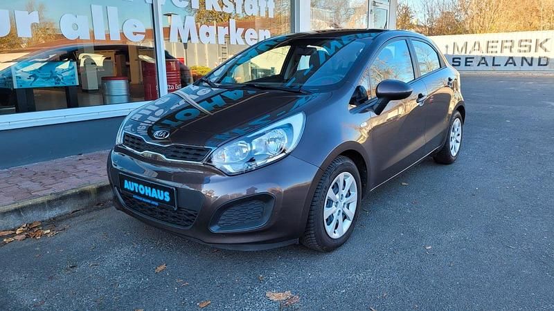Wendy brown Gebraucht 2014 Kia Rio Edition 7 Kleinwagen | 5.950 € (Guter Preis) - Bild 1/4
