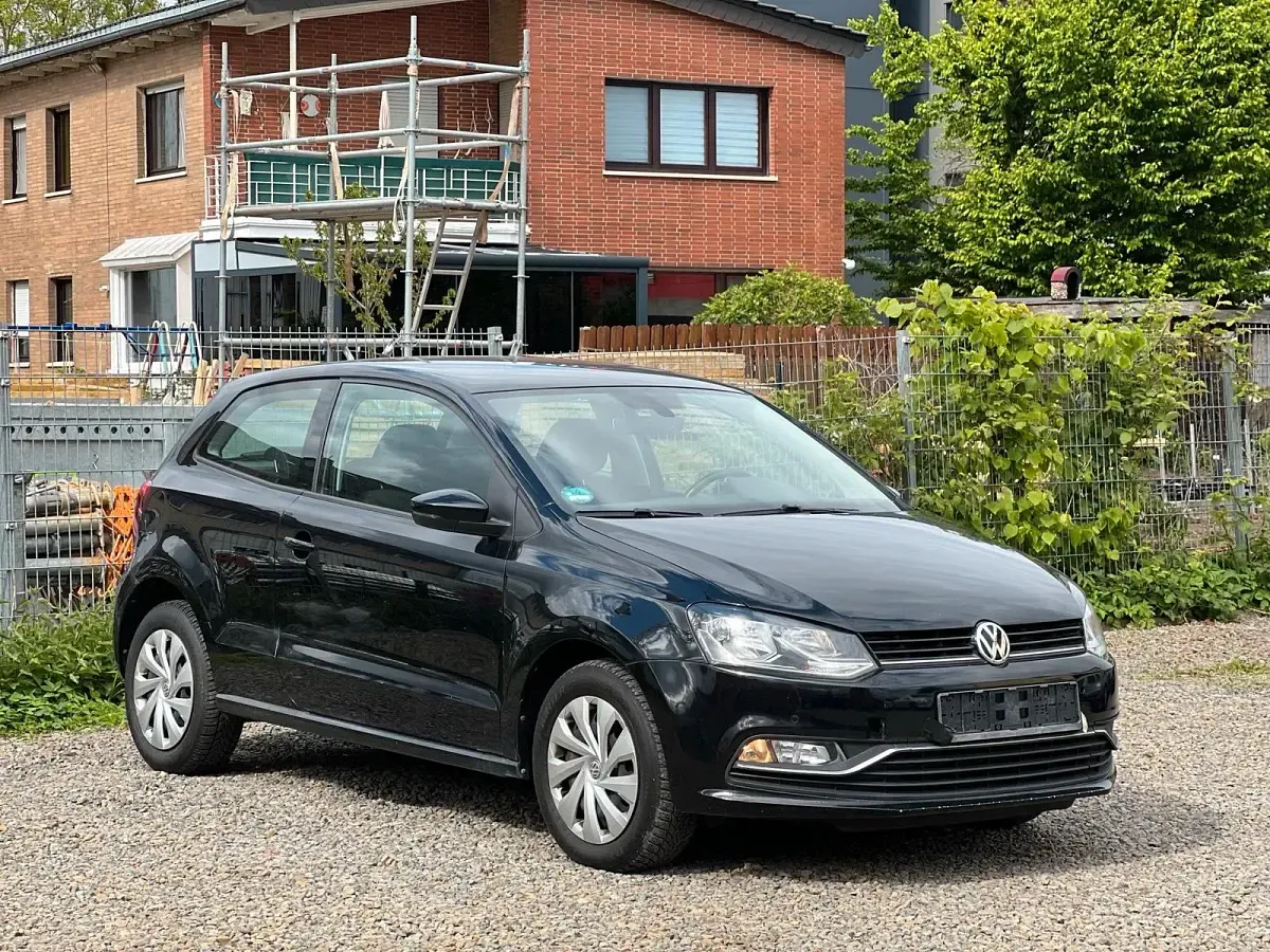 Używany VW Polo LOUNGE 90 KM (66 kW) 2016 Czarny Sedan/Limuzyna