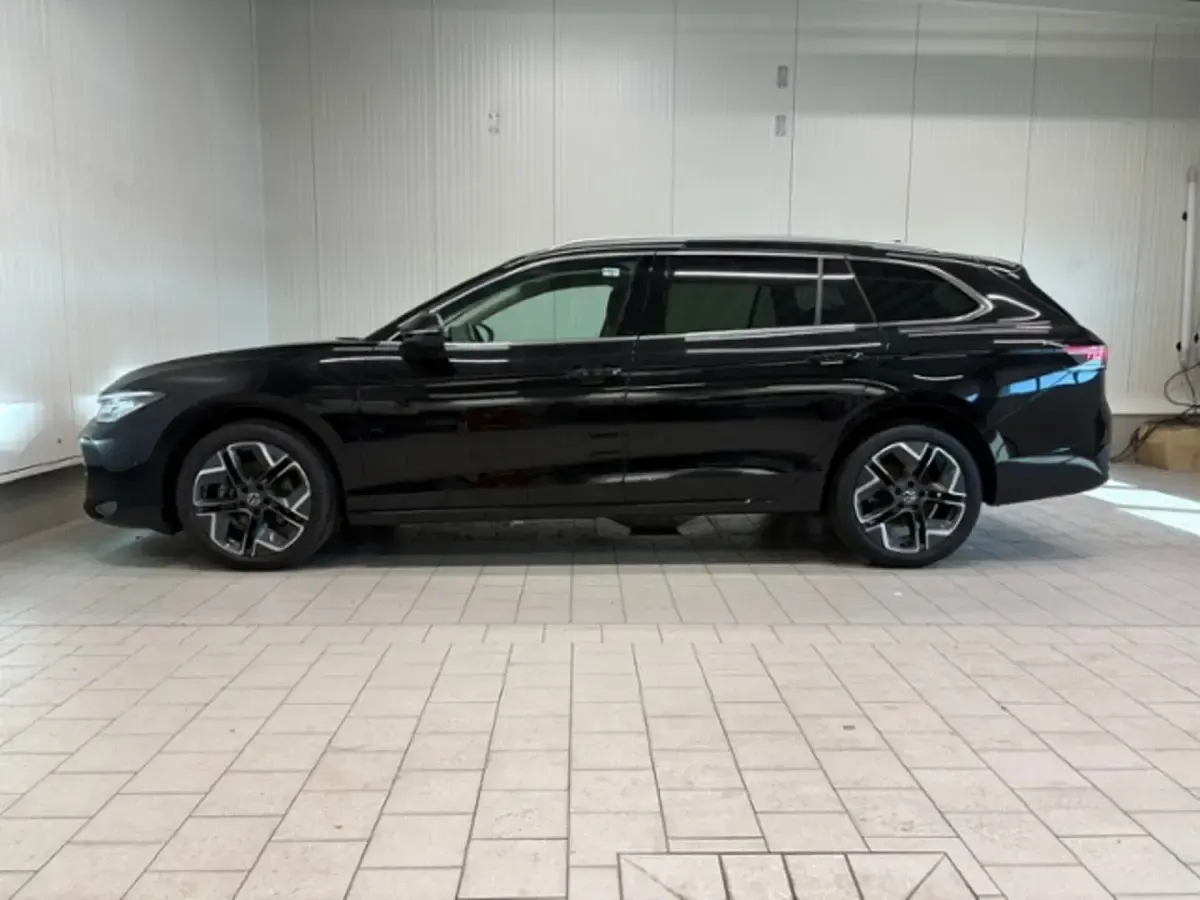 Gebraucht VW Passat Business 150 PS (110 kW) 2025 Schwarz Kombi
