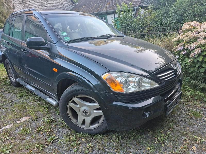 Schwarz Gebraucht 2007 Ssangyong Kyron SUV | 999 € - Bild 1/4