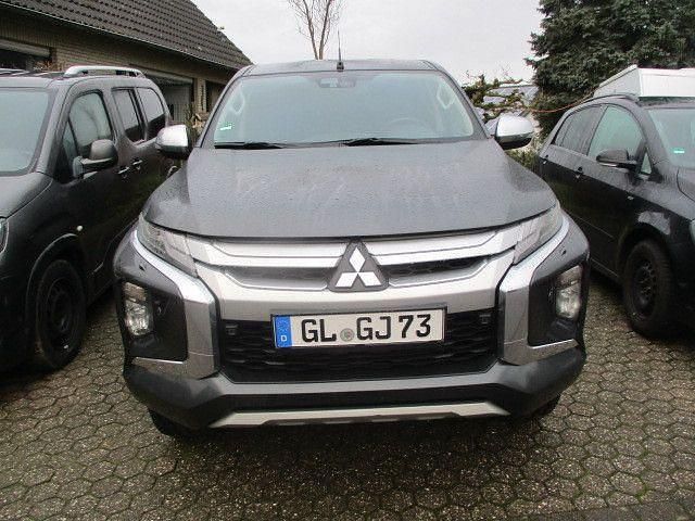Grau Gebraucht 2019 Mitsubishi L200 Edition Abholung | 25.650 € (Guter Preis) - Bild 1/4