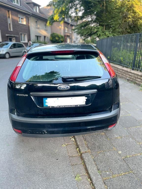 Schwarz Gebraucht 2006 Ford Focus Limousine | 2.400 € (Fairer Preis) - Bild 1/4