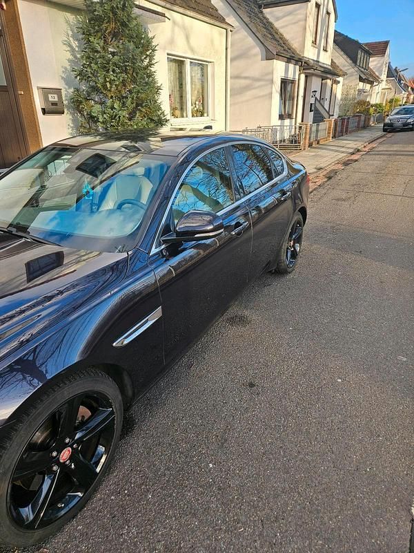 Gebraucht Jaguar XF 180 PS (132 kW) 2016 Schwarz Limousine