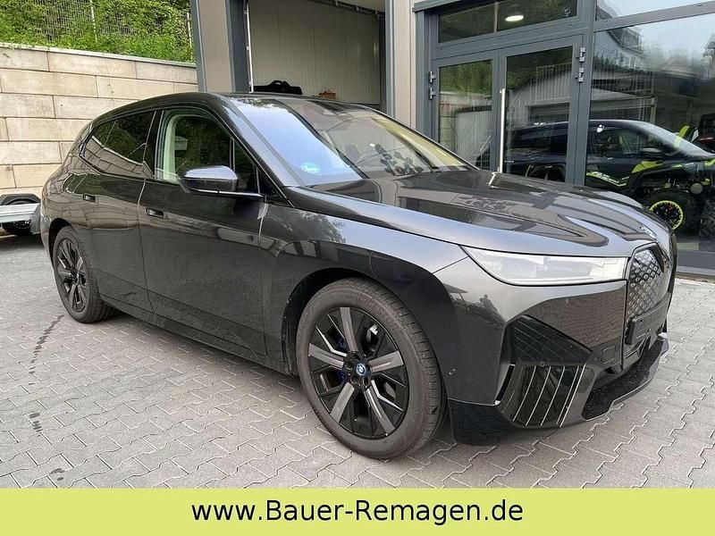 Sophistograu brillanteffekt Gebraucht 2024 BMW iX Sport Line SUV | 48.500 € (Superpreis) - Bild 1/4