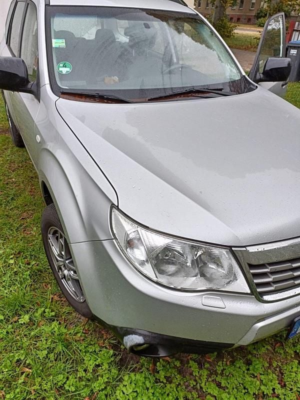 Silber Gebraucht 2011 Subaru Forester SUV | 6.100 € (Guter Preis) - Bild 1/4