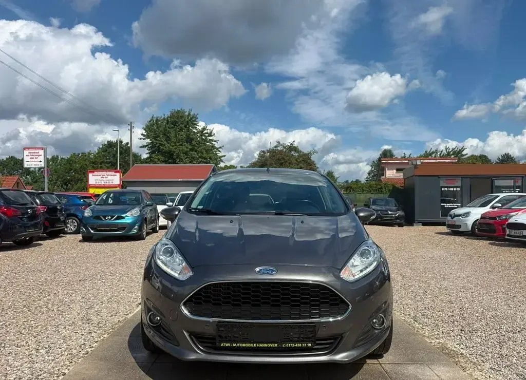 Gebraucht Ford Fiesta Celebration 101 PS (74 kW) 2015 Magnetic Kleinwagen
