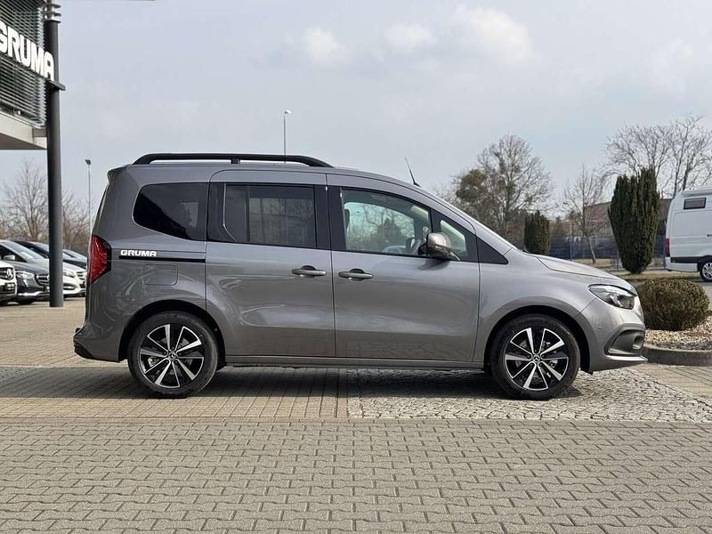 Gebraucht Mercedes T180 Progressive 116 PS (85 kW) 2025 Chromitgrau Van / Kleinbus