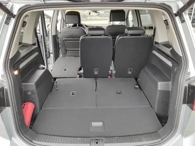 Neu VW Touran Comfortline 150 PS (110 kW) 2026 Silber Van / Kleinbus