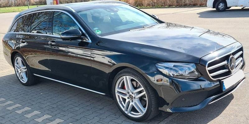 Schwarz Gebraucht 2019 Mercedes E220 Limousine | 24.950 € (Superpreis) - Bild 1/4
