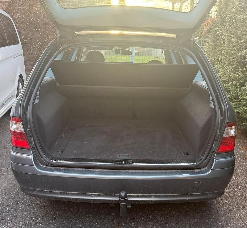 Gebraucht Mercedes E350 Avantgarde 272 PS (200 kW) 2005 Grau Kombi