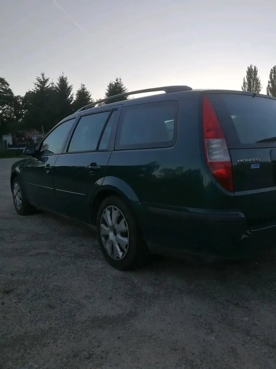 Gebraucht Ford Mondeo 125 PS (91 kW) 2001 Grün Kombi