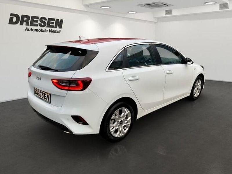 Gebraucht Kia Ceed Vision 160 PS (117 kW) 2022 Weiss Kleinwagen