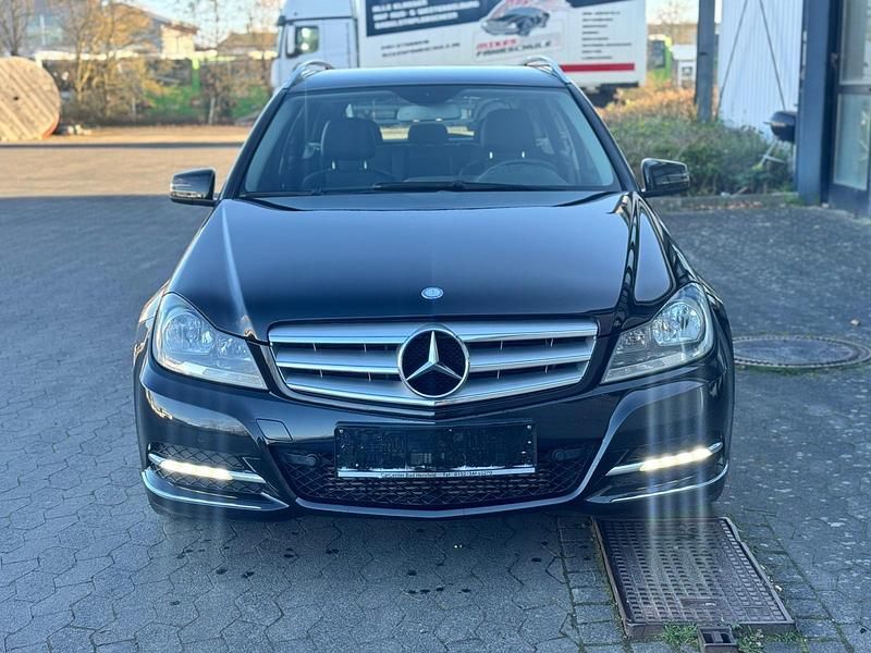 Gebraucht Mercedes C220 170 PS (125 kW) 2012 Schwarz Kombi