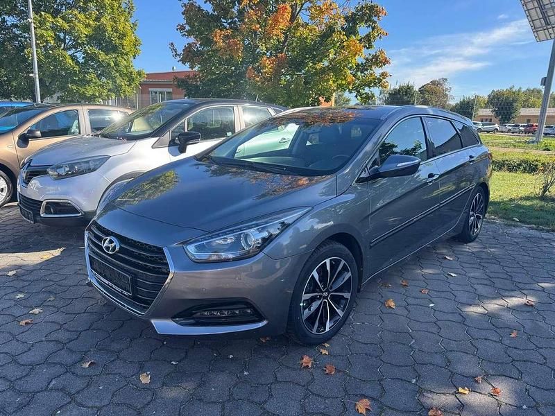 Grau Gebraucht 2016 Hyundai i40 Style Kombi | 12.999 € (Fairer Preis) - Bild 1/4