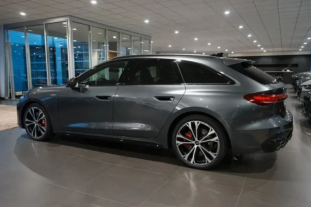 Gebraucht Audi S5 Sport 367 PS (269 kW) 2025 Grau Kombi