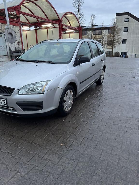 Gebraucht Ford Focus Style 116 PS (85 kW) 2006 Silber Limousine