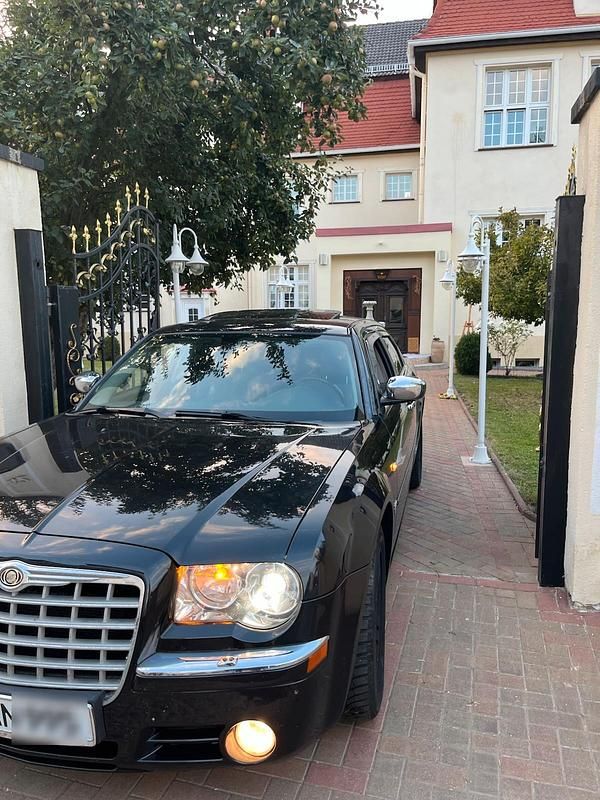 Schwarz Gebraucht 2009 Chrysler 300C Limousine | 8.900 € (Fairer Preis) - Bild 1/4