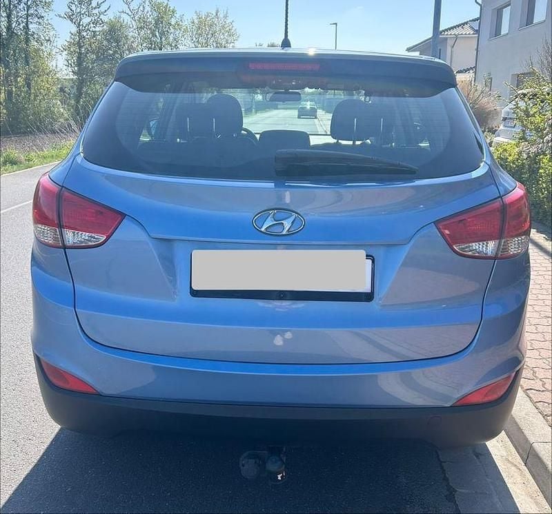 Second-hand Hyundai Tucson 135 CP (99 kW) 2012 Albastru SUV