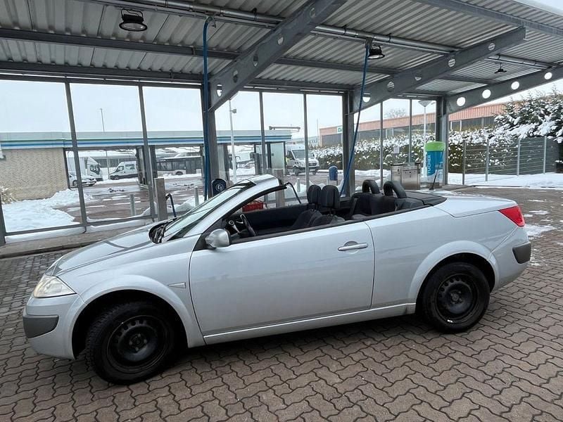 Grau Gebraucht 2006 Renault Mégane Cabriolet Dynamique Cabrio | 3.000 € (Etwas zu teuer) - Bild 1/4