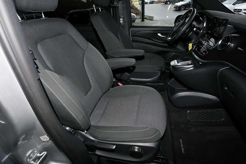 Gebraucht Mercedes V220 163 PS (119 kW) 2020 Silber Van / Kleinbus
