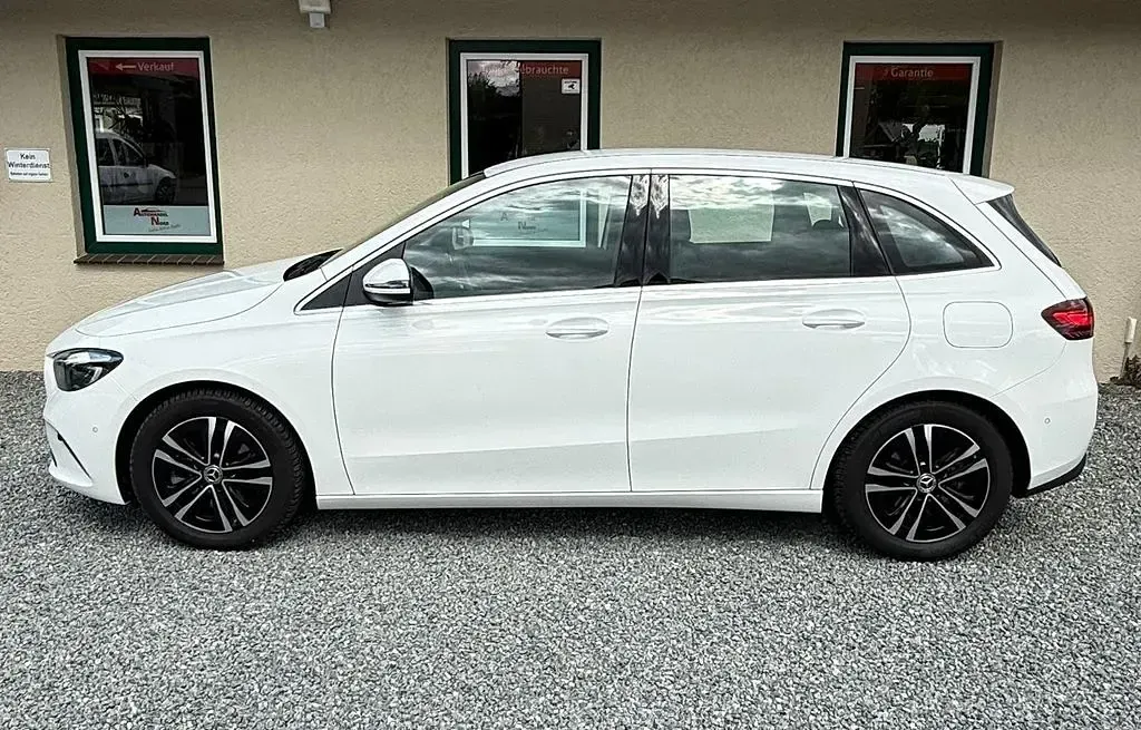 Gebraucht Mercedes B220 190 PS (139 kW) 2023 Weiß Van / Kleinbus