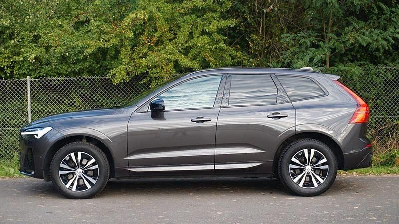 Gebraucht Volvo XC60 Plus 197 PS (144 kW) 2022 Grau SUV