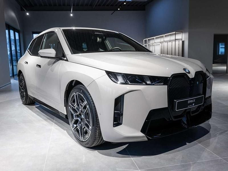 Neu BMW iX M Sport 300 kW (408 PS) 2025 Grau SUV