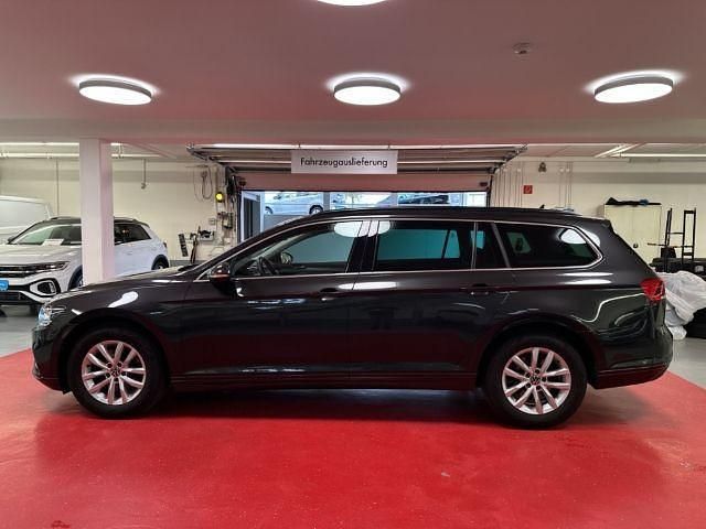 Gebraucht VW Passat Business 150 PS (110 kW) 2023 Grau Kombi