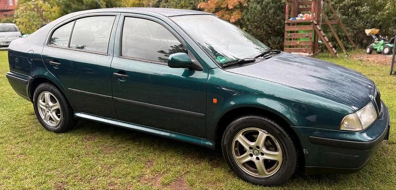 Grün Gebraucht 1999 Skoda Octavia Limousine | 1.990 € (Etwas zu teuer) - Bild 1/4