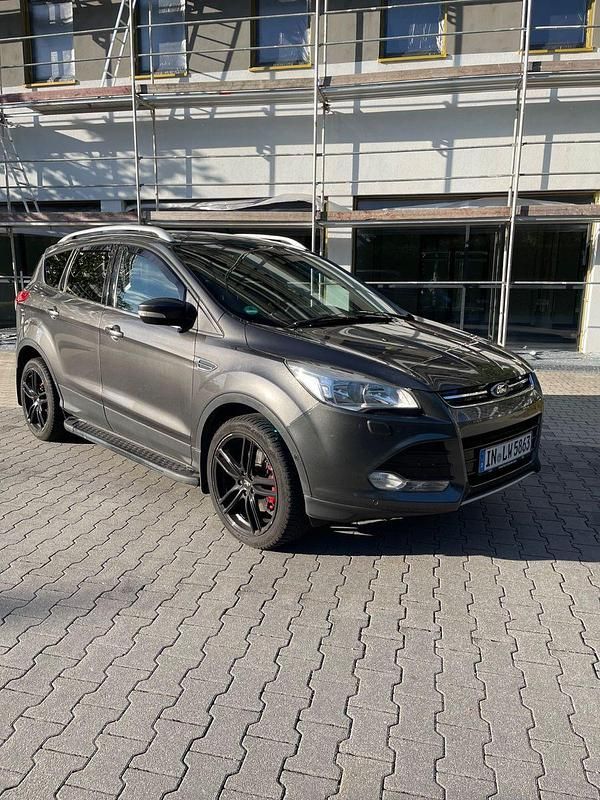 Grau Gebraucht 2015 Ford Kuga SYNC Edition SUV | 8.800 € (Fairer Preis) - Bild 1/4