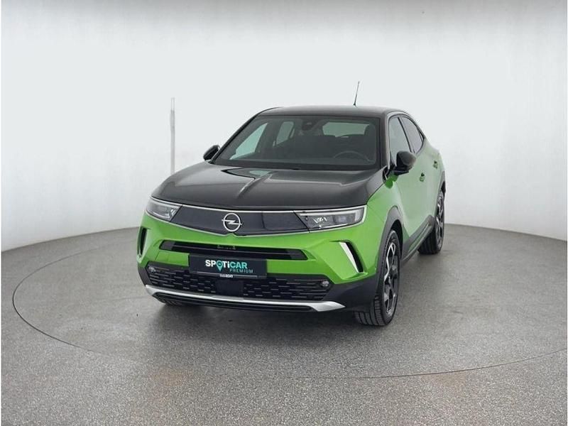 Grün (metallic) Gebraucht 2021 Opel Mokka-e Ultimate SUV | 16.990 € (Etwas zu teuer) - Bild 1/4