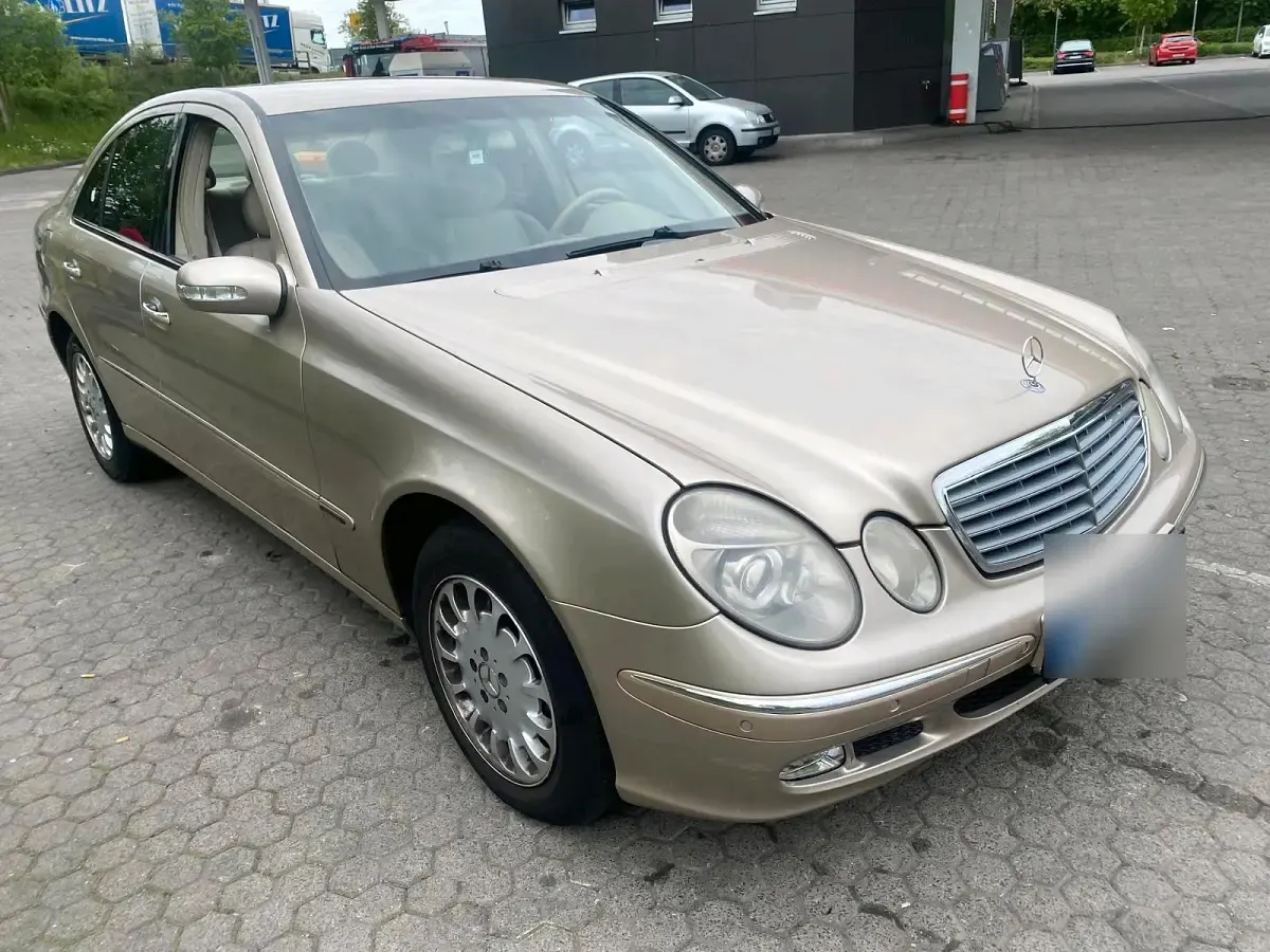 Gebraucht Mercedes E220 150 PS (110 kW) 2002 Beige Limousine