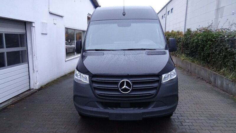 Schwarz Gebraucht 2023 Mercedes Sprinter Van | 43.850 € (Etwas zu teuer) - Bild 1/4