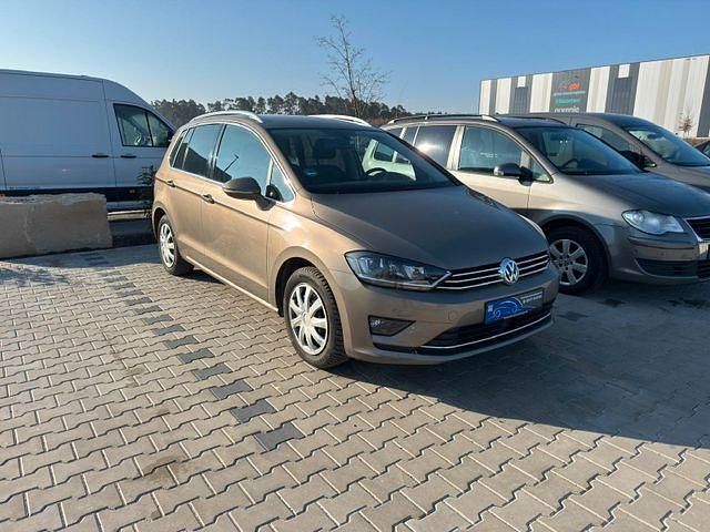 Gebraucht VW Golf VII Highline 125 PS (91 kW) 2015 Goldkeine angabe