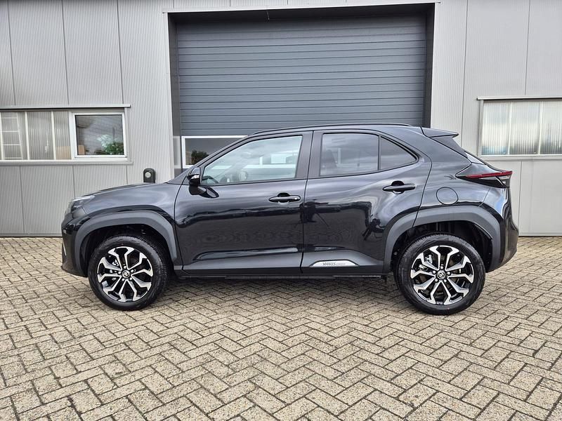 Mysticschwarz metallic Neu 2025 Toyota Yaris Cross SUV | 28.079 € (Fairer Preis) - Bild 1/4
