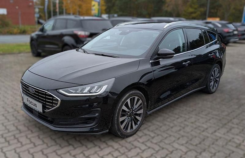 Schwarz Gebraucht 2022 Ford Focus Titanium Limousine | 20.389 € (Teuer) - Bild 1/3