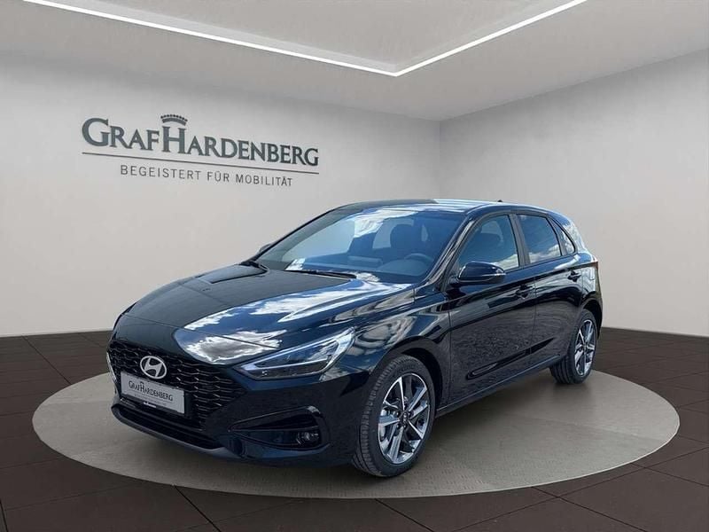 Abyss black / mic Gebraucht 2025 Hyundai i30 Advantage Limousine | 23.990 € (Superpreis) - Bild 1/4