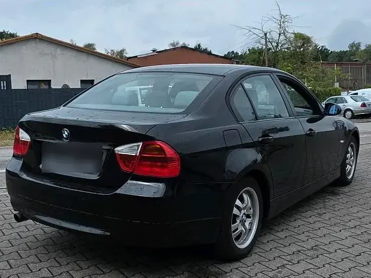 Gebraucht BMW 320 150 PS (110 kW) 2005 Schwarz Limousine