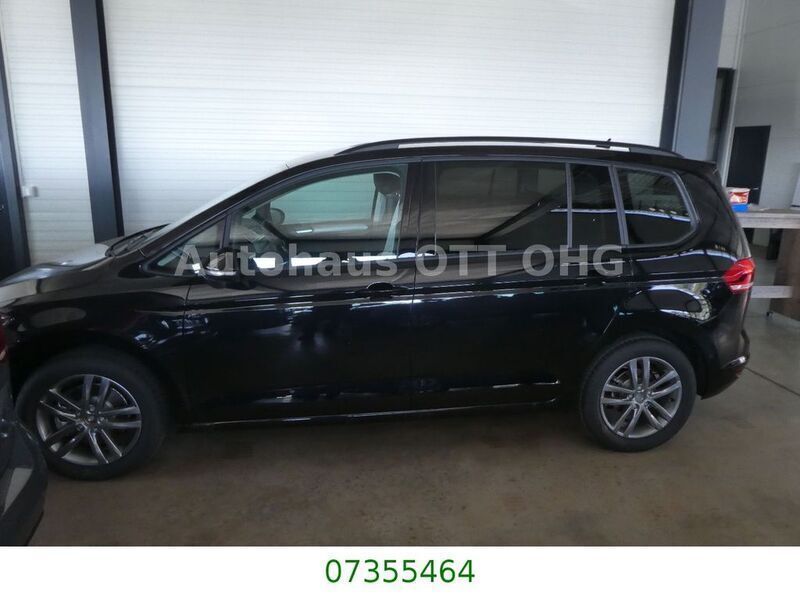 Schwarz Neu 2025 VW Touran Comfortline Van / Kleinbus | 40.999 € - Bild 1/4