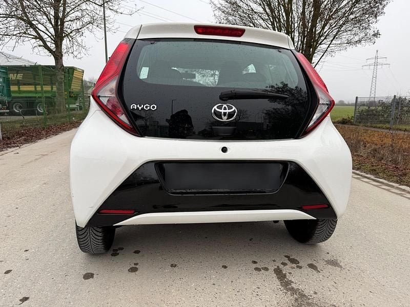 Gebraucht Toyota Aygo 72 PS (52 kW) 2019 Weiß Kleinwagen