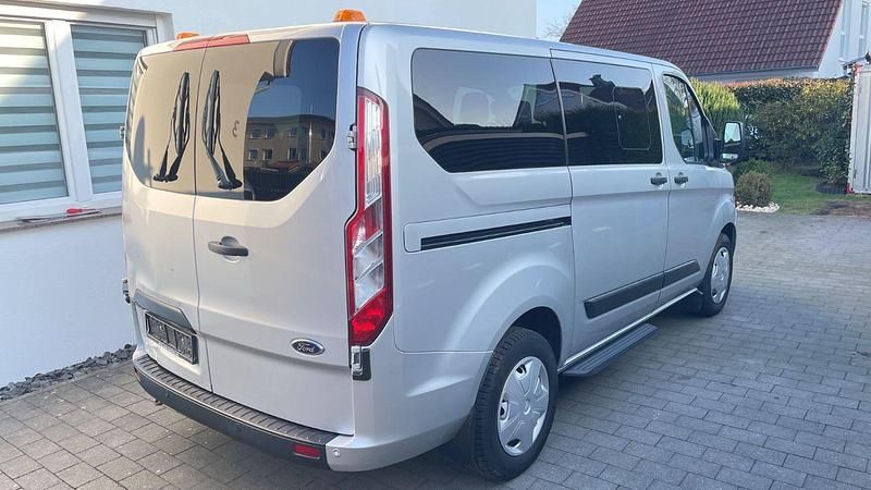 Second-hand Ford Transit Custom 105 CP (77 kW) 2018 Argintiu Berlinǎ
