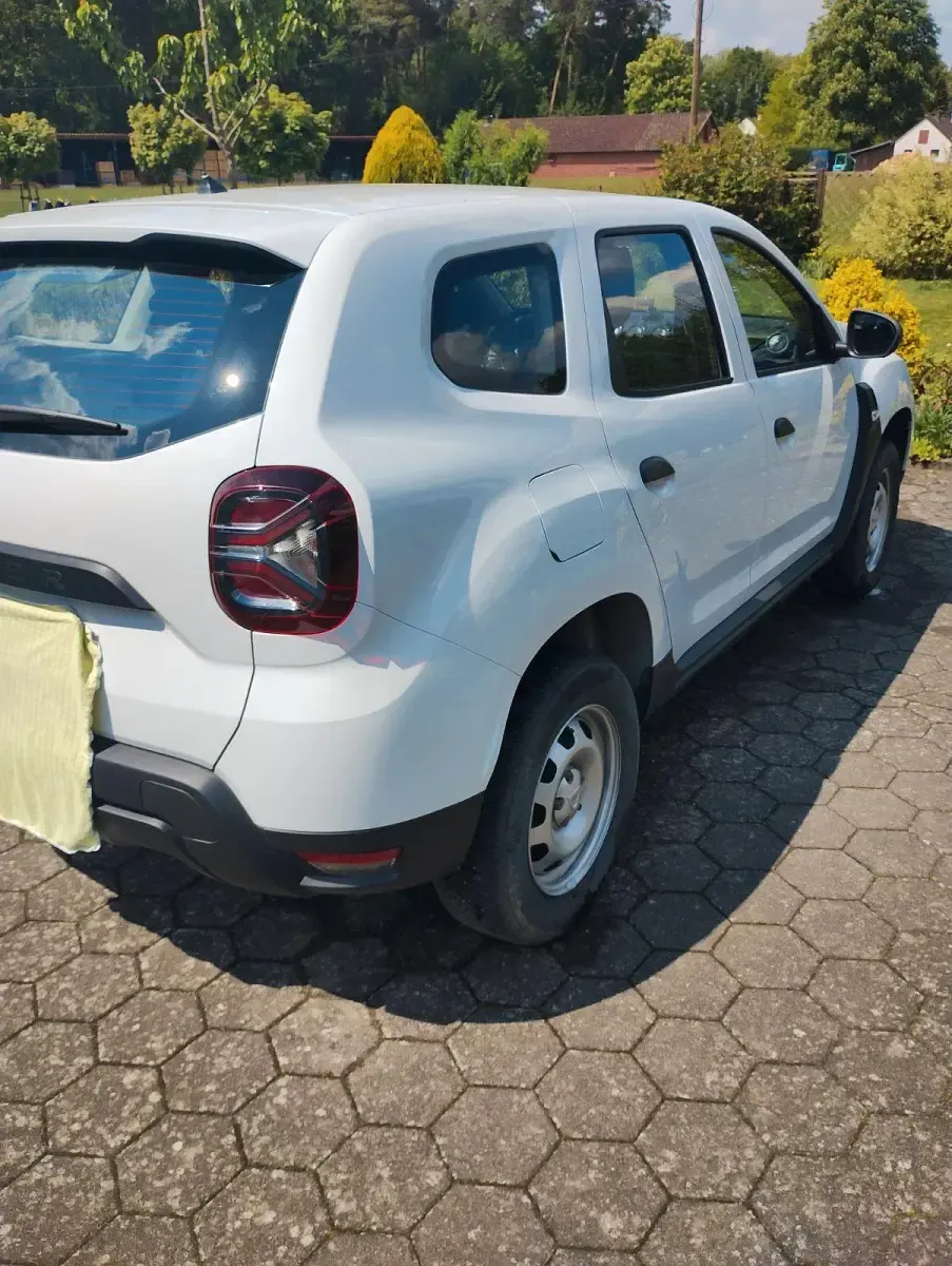 Używany Dacia Duster 91 KM (66 kW) 2022 Biały SUV
