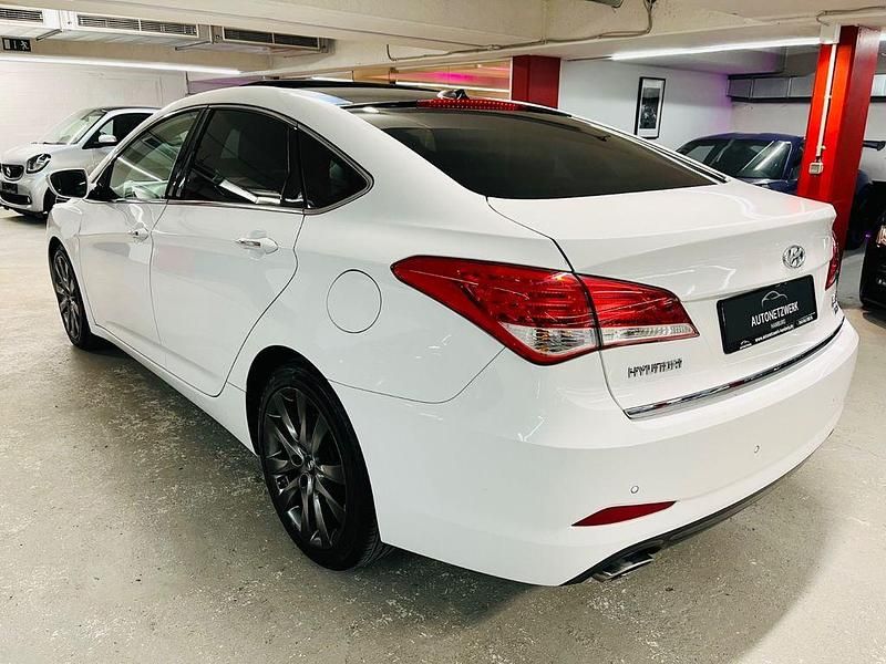 Gebraucht Hyundai i40 Style 136 PS (100 kW) 2014 Creamy white / sol Limousine