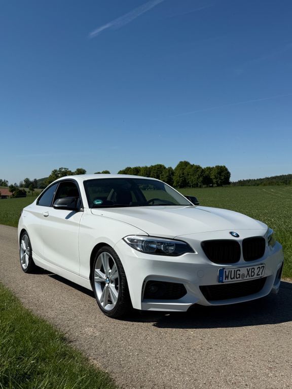 Weiß Gebraucht 2016 BMW 220 M Sport Coupé | 12.680 € (Superpreis) - Bild 1/4